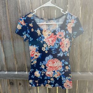 Downeast floral tee shirt short sleeve size small